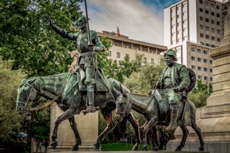 esculturas de don quijote y sancho panza del manierista Cervantes