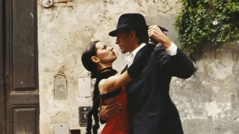 pareja bailando tango