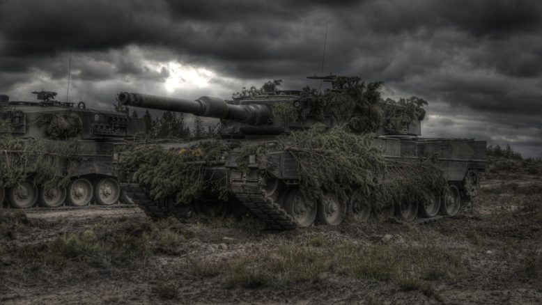 maquis (conflicto antifranquista) con tanques de guerra ocultos en los montes