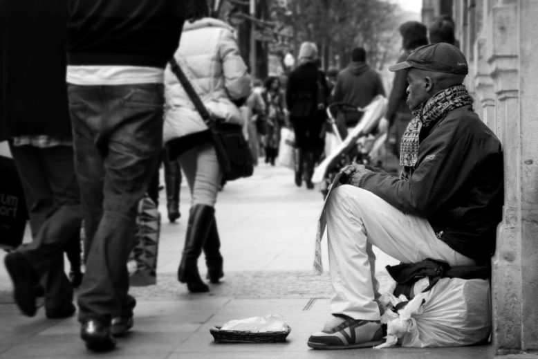 la importancia de la ética nos lleva a la reflexión sobre hombre en situación de calle