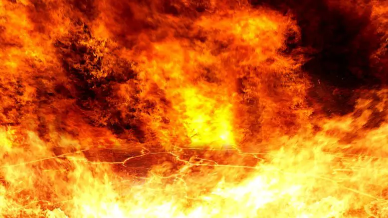 erupción del Vesubio entre llamas de fuego y lava